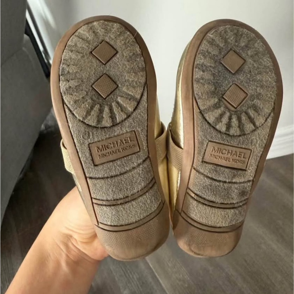 Toddler Size 7 - 4 pairs of shoes - Picture 10 of 10
